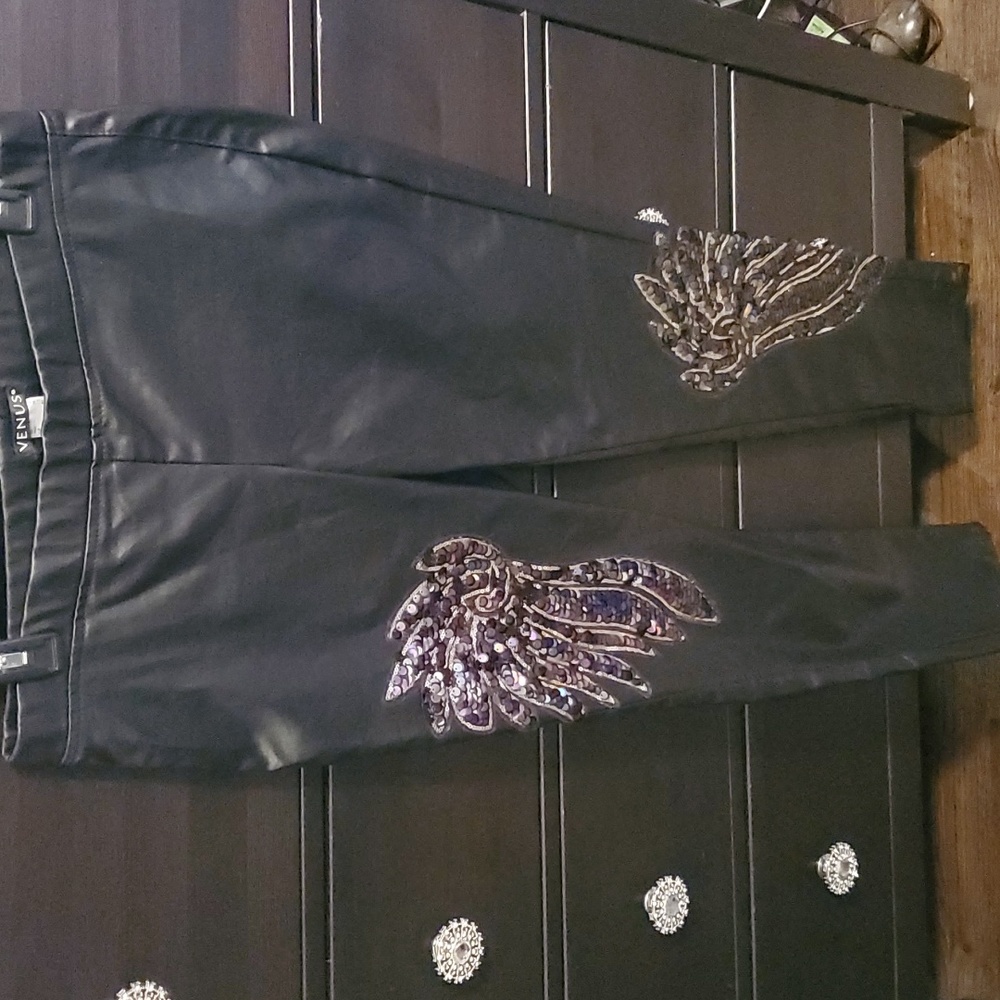 Venus leather pants size 6- new without tags